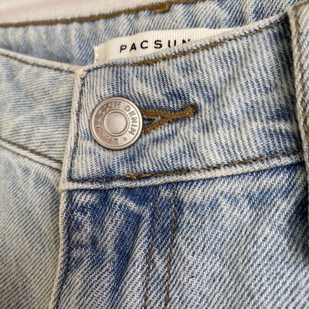 PacSun Light Wash Blue High-Rise Jeans - Picture 2 of 10
